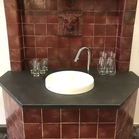 Schulhaus Szálloda 4*