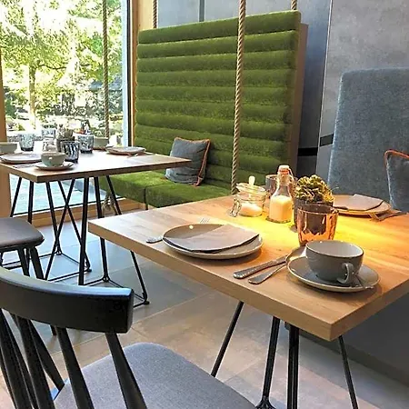 מלון Schulhaus 4*